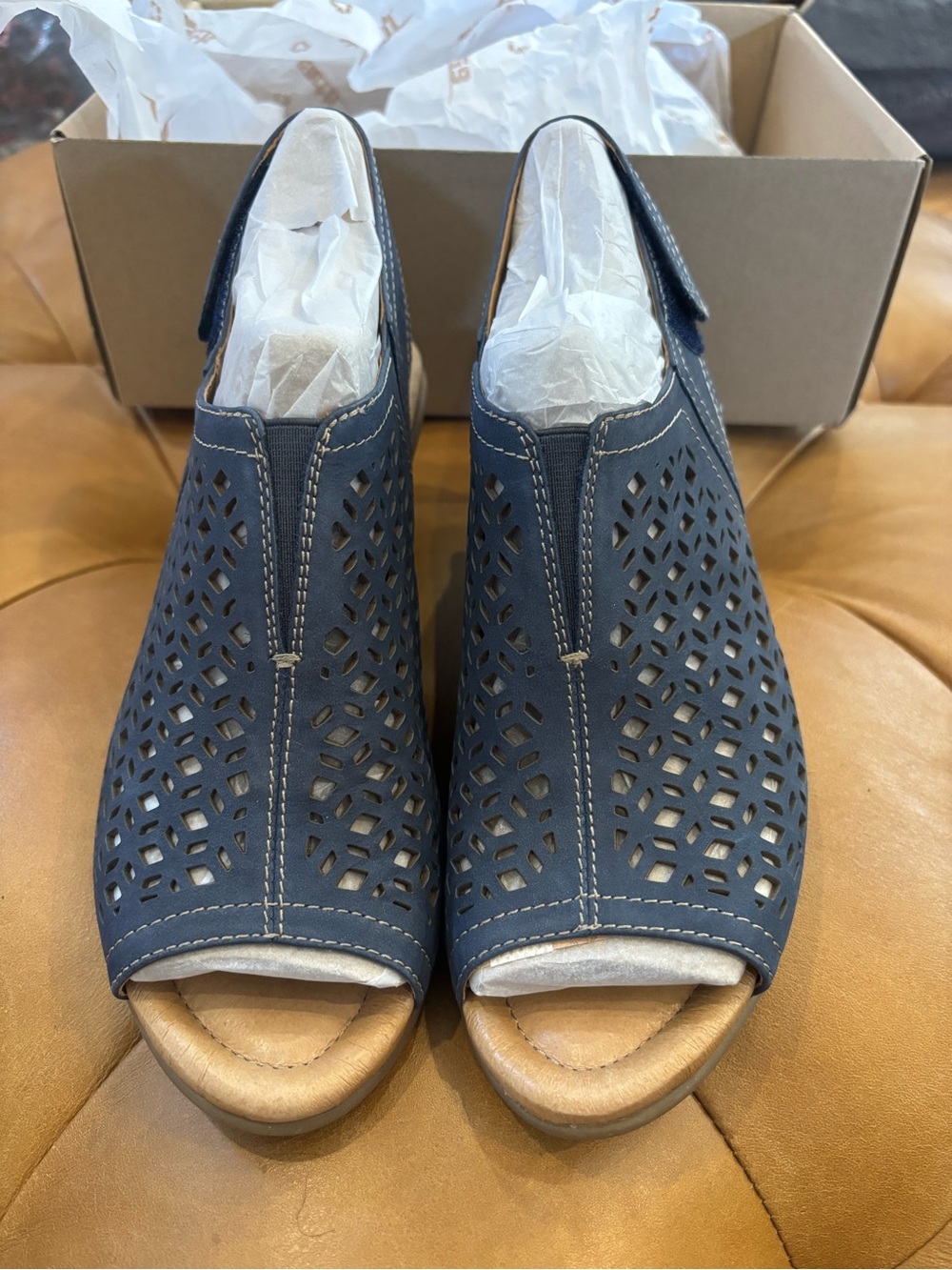 Earth Women’s cascade indigo blue vintage leather Peep-Toe Slip-On Mules